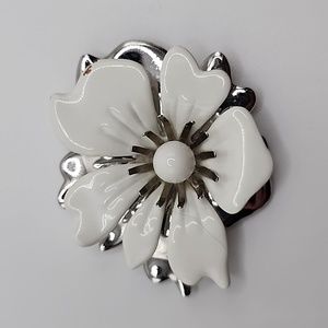 Vintage Sarah Coventry White and Silvertone Magnolia Brooch